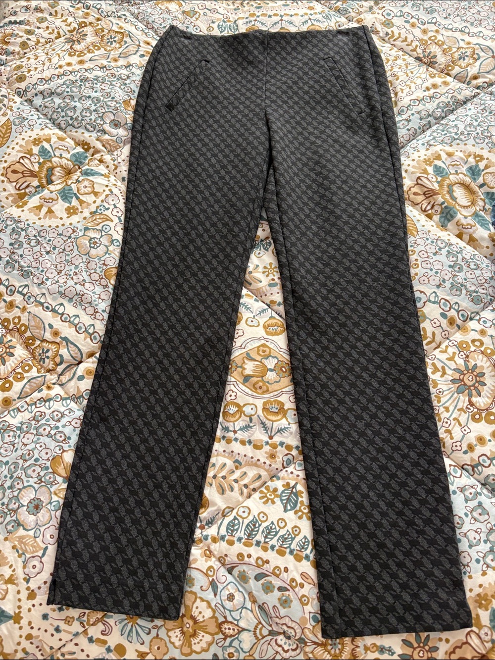 Chico's Juliet Style Black with Gray Pattern Cropped Straight Pants